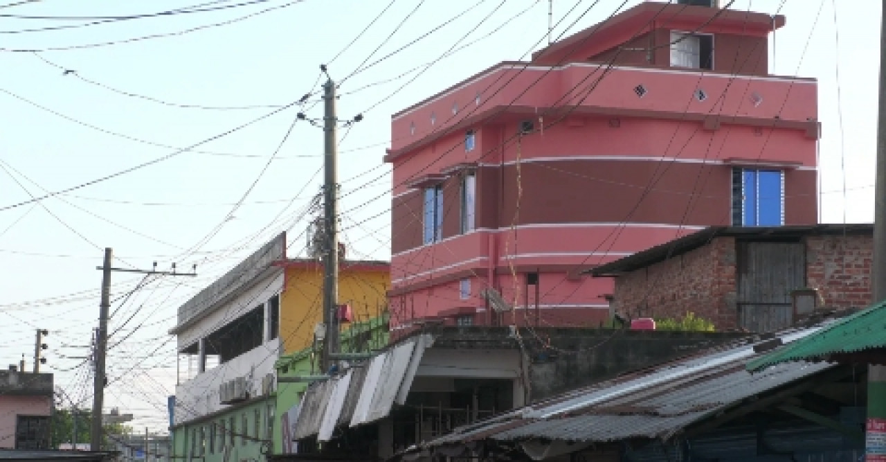 প্রভাবশালীদের দখলে পৌর বাজার, অসহায় কর্তৃপক্ষ