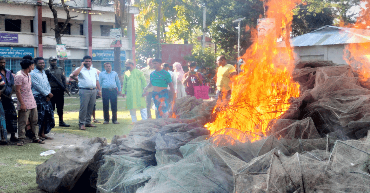 সুন্দরগঞ্জে ৫ লাখ টাকার কারেন্ট জাল ভস্মিভূত