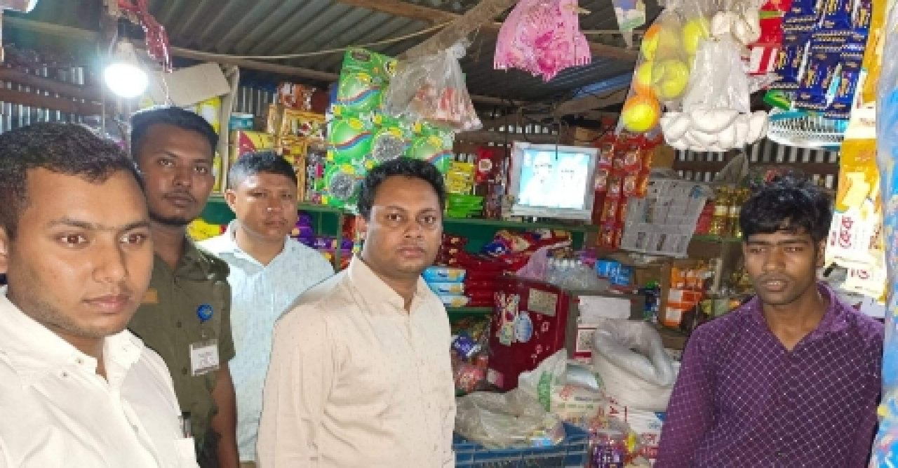 রাত ৮ টার পর দোকান খোলা রাখায় ৮ ব্যবসায়ীকে জরিমানা