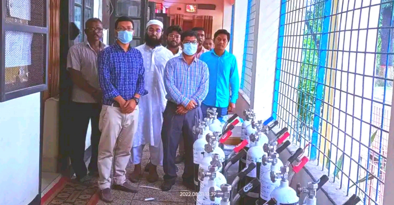 অক্সিজেন সিলিন্ডার কনসেন্ট্রেটর ও আইপিএস হস্তান্তর
