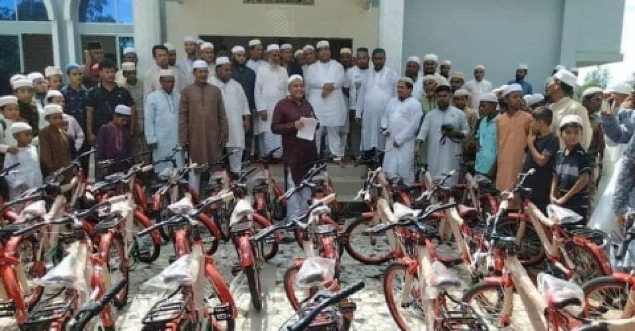 শিশু-কিশোরের মাঝে ৩৮ টি বাই সাইকেল বিতরণ