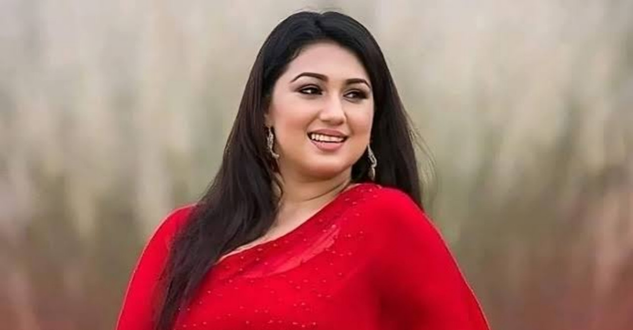 আমি প্রপোজ করতে গিয়ে লাল শাড়ি পরেছিলাম