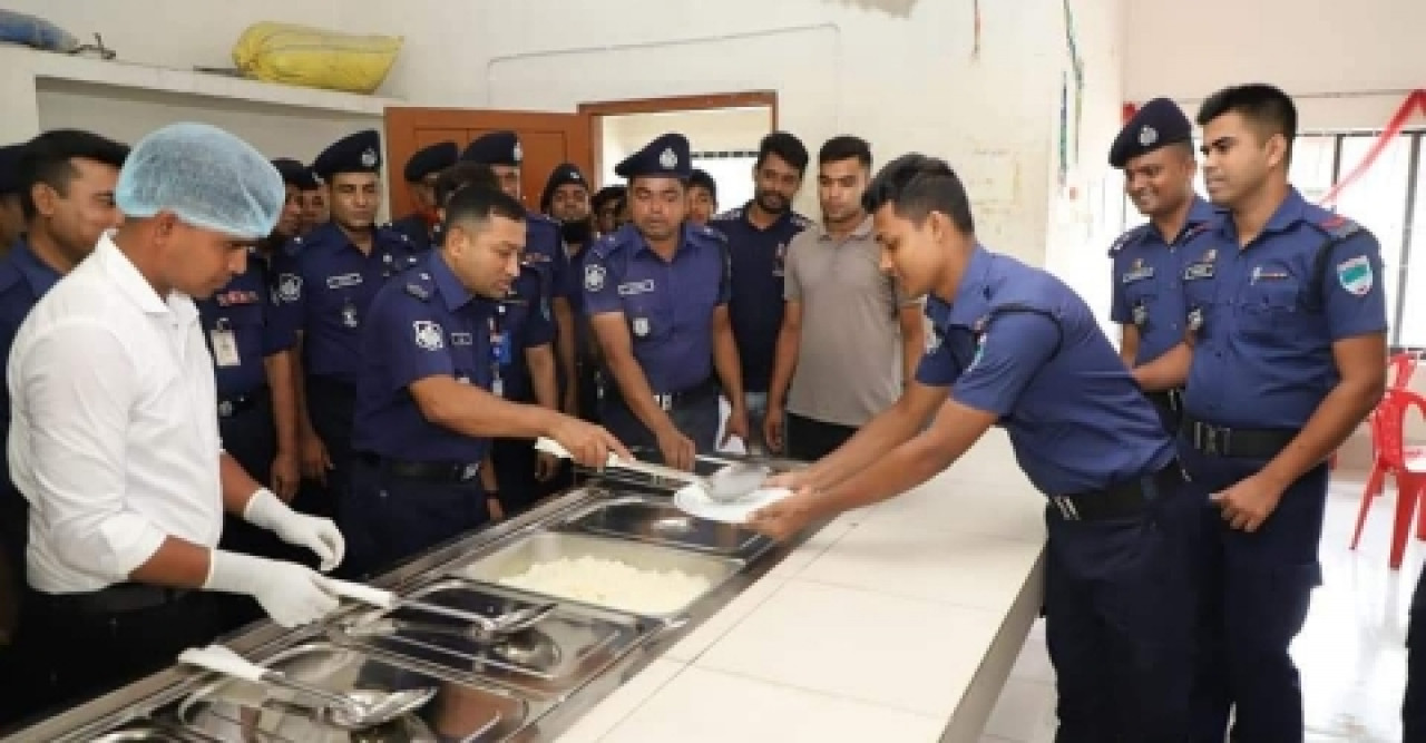 পুলিশ লাইন্স মেসে Food Warmer চালু করেছেন পুলিশ সুপার