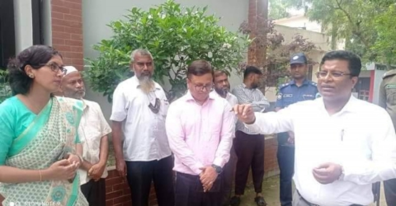 রাজশাহী জেলা প্রশাসকের চারঘাট উপজেলা পরিদর্শন