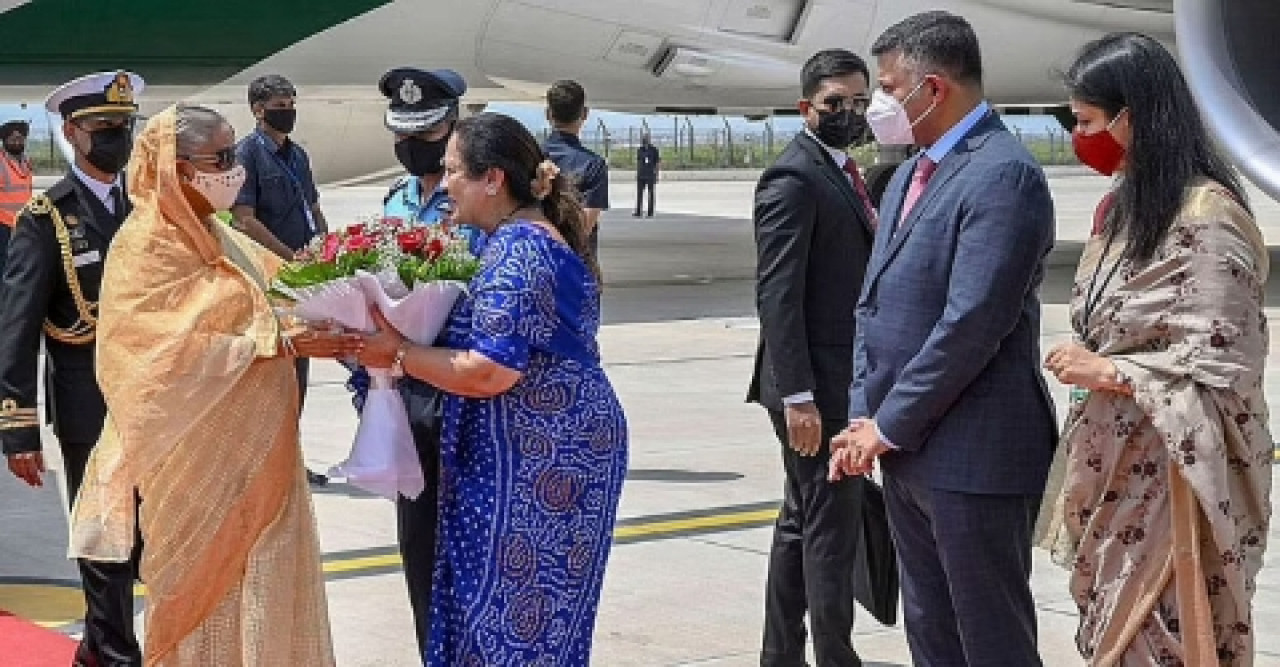 প্রতিমন্ত্রী দ্বারা প্রধানমন্ত্রীকে অভ্যর্থনা জানানো অসম্মানজনক