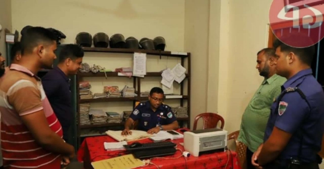 মুন্সিগঞ্জ পুলিশ ক্যাম্প আকস্মিক পরিদর্শন করলেন পুলিশ সুপার