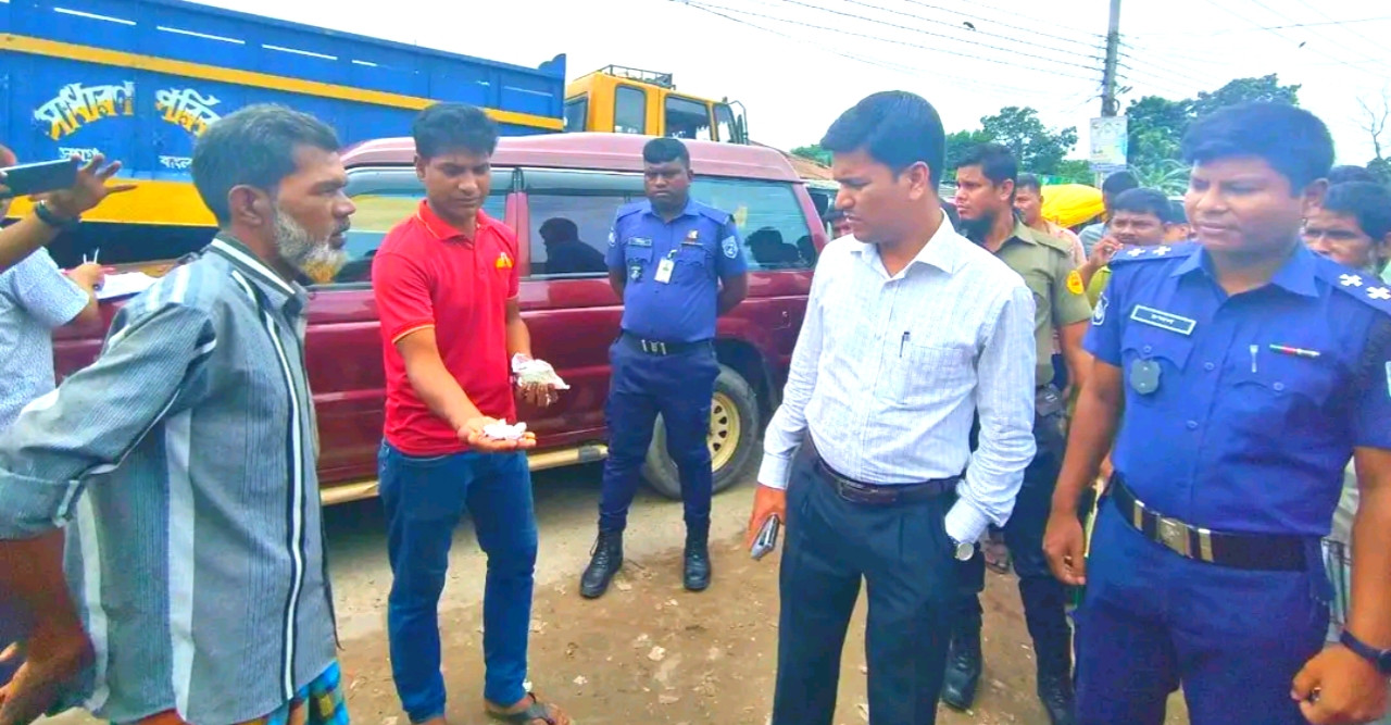 ডোমারে গাঁজা সহ মাদক বিক্রেতা আটক