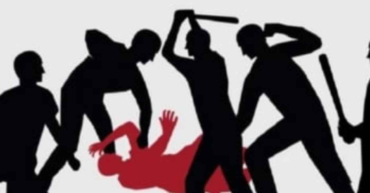 বাঁশ, লাঠি, হকিস্টিক দিয়ে মারধর; পরিবারসহ আহত জবি শিক্ষার্থী