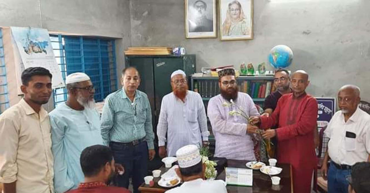 আহছানিয়া মিশন আদর্শ মাদ্রাসার নতুন অধ্যক্ষের দায়িত্বভার গ্রহণ
