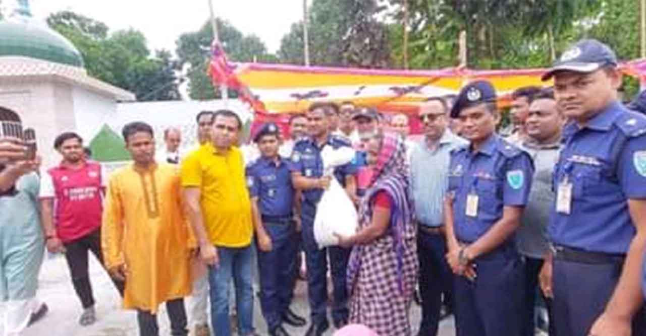 বানিয়াচং থানা পুলিশের ত্রান বিতরণ