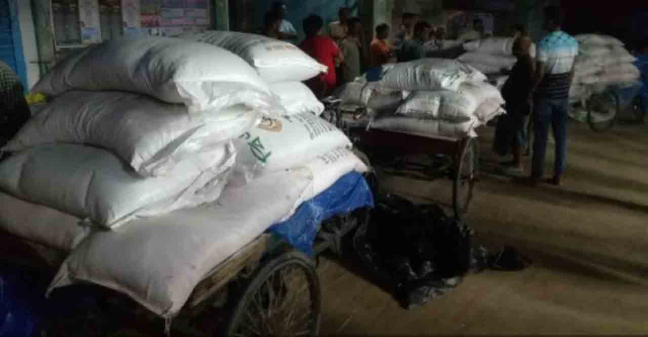 রাণীশংকৈলে ৪৮ বস্তা সার জব্দ, ৫০ হাজার জরিমানা!