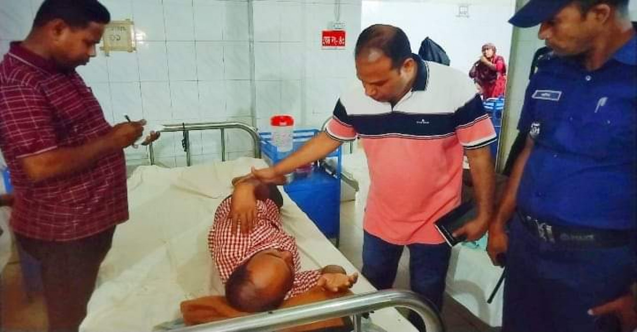 দুই ট্রাক ড্রাইভার এর খোঁজখবর নিতে হাসপাতাল পরিদর্শনে ভোলার অতিরিক্ত পুলিশ সুপার