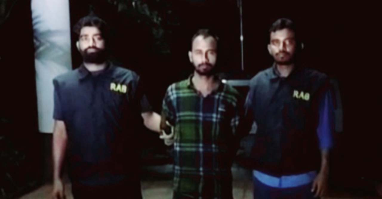 কক্সবাজারে চলন্ত বাসে রোহিঙ্গা তরুণী ধর্ষণ চেষ্টা মামলার ২ আসামী গ্রেফতার