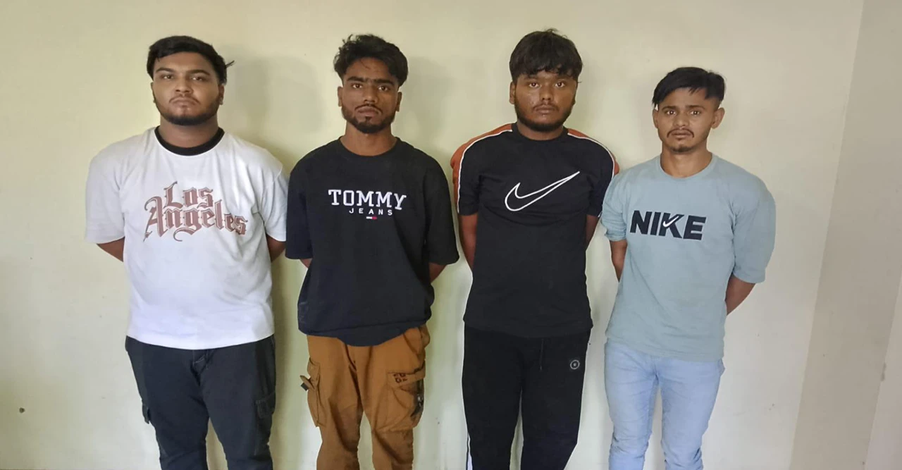 চোরাই অটোরিকশা বিক্রি করতে গিয়ে ধরা চক্রের ৪ সদস্য