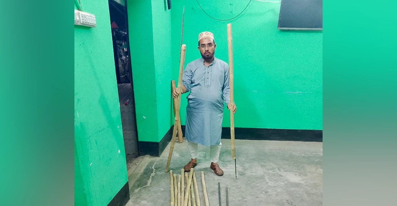 দেশীয় অস্ত্রসহ মৎস্যজীবী দলের নেতা গ্রেপ্তার