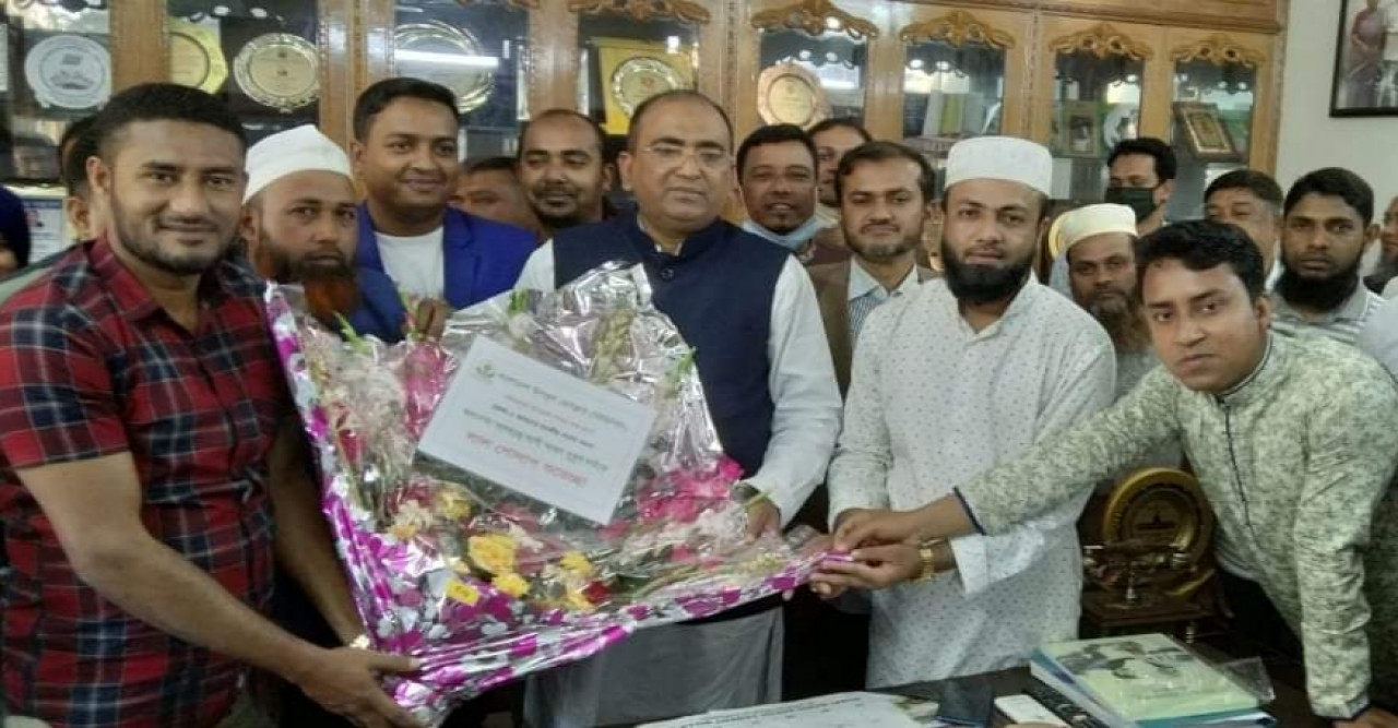 এমপি মুকুল-কে দৌলতখান উপকূল প্রেসক্লাবের নবগঠিত কমিটির ফুলেল শুভেচ্ছা