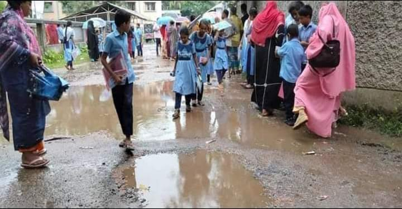 পাদ্রীশিবপুরে সড়কের বেহাল দশায় জনদুর্ভোগে জনতা