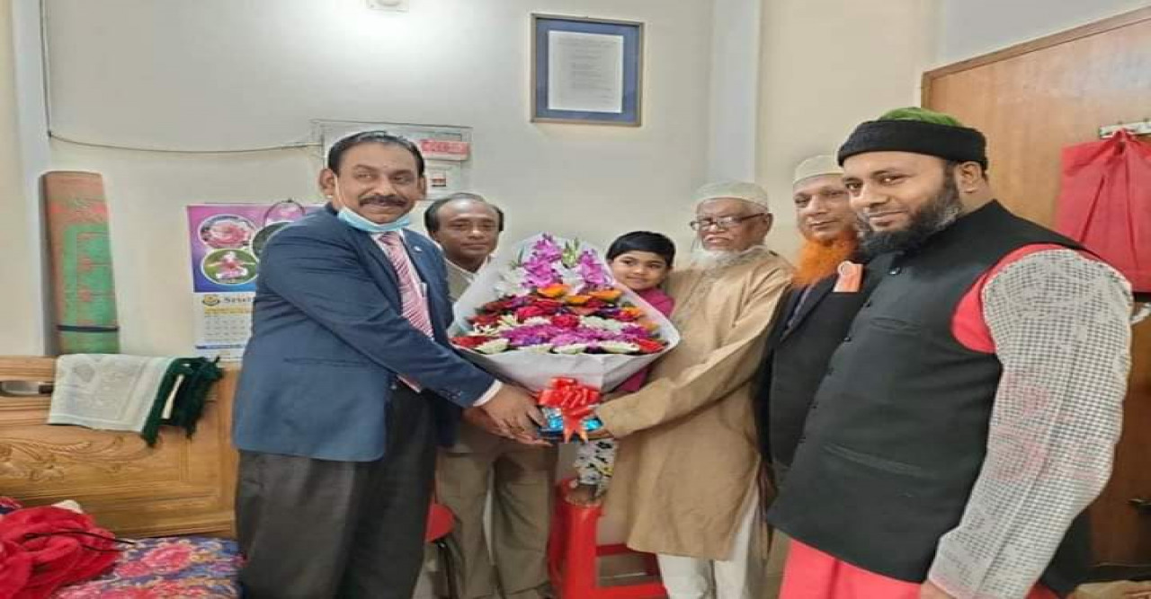 ২০২২ সালের নতুন কমিটিকে ফুলেল শুভেচ্ছা
