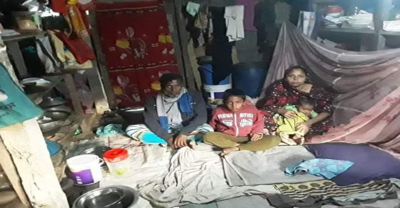 বাকেরগঞ্জে অর্থলোভী মামলাবাজের কারনে অসহায়ের পরিবারের গোয়াল ঘরে বসবাস