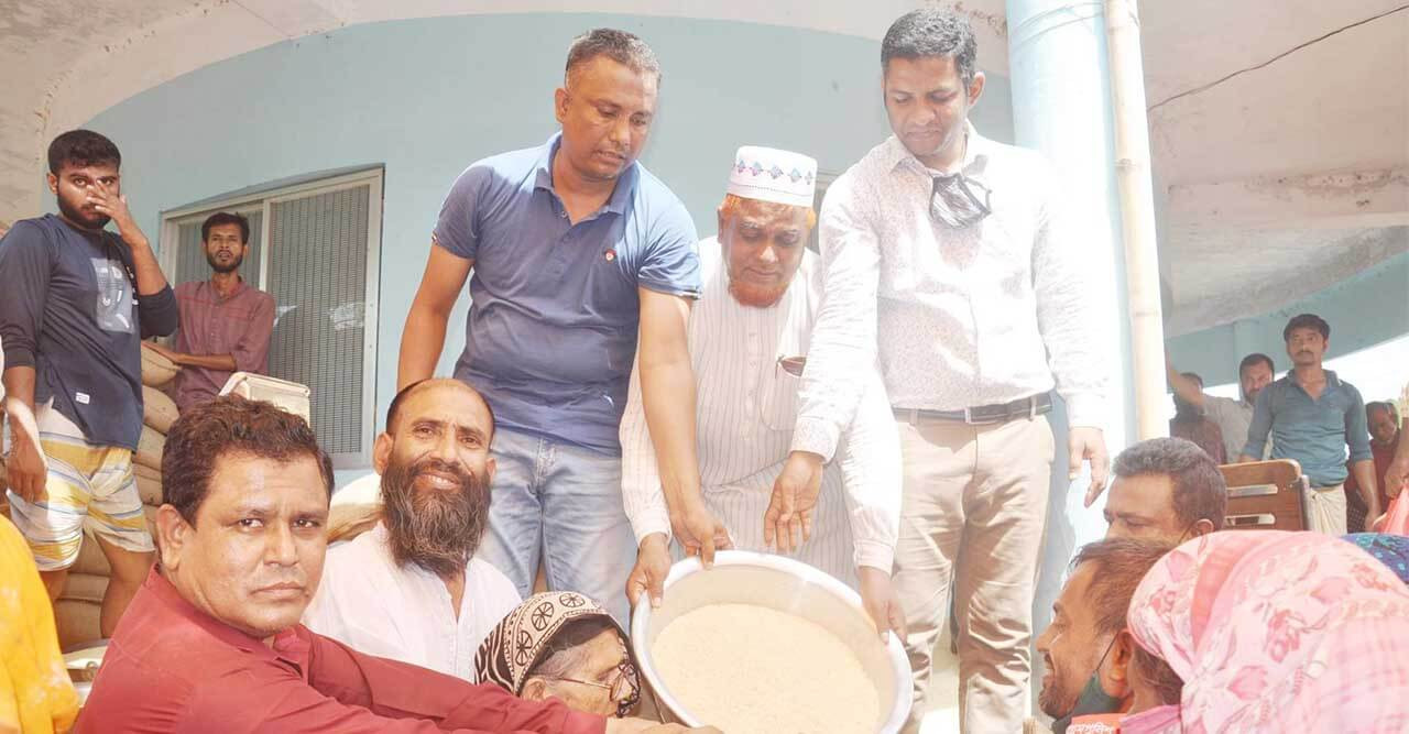 ডেকোরেটর থেকে ছামিয়ানা প্রশংসায় ভাসছে আড়াই হাজার পরিবার