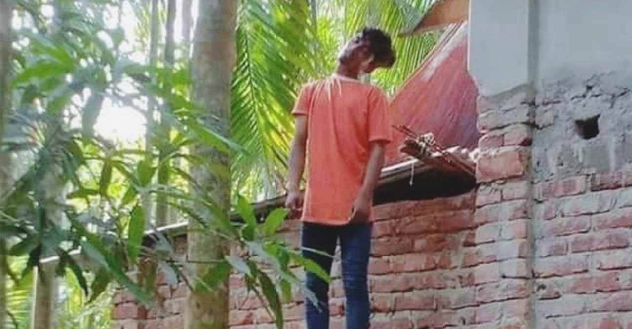 নিজ ঘরের আড়ার সাথে গলায় ফাঁস দিয়ে যুবকের আত্মহত্যা