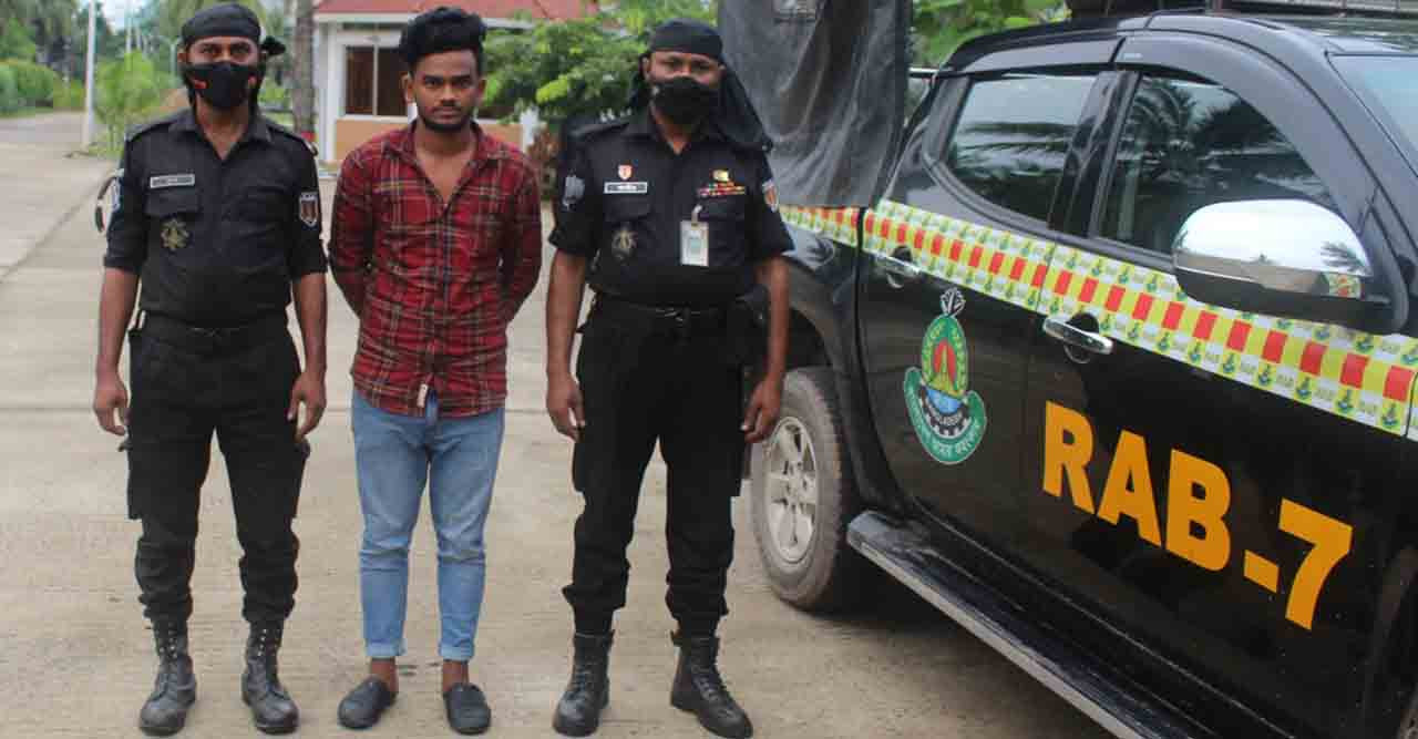 ভূয়া ফেসবুক পেইজের মাধ্যমে লক্ষ লক্ষ টাকা আত্মসাৎ