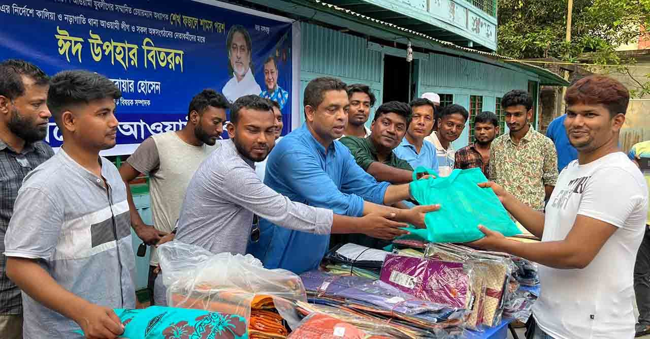 কাজী সরোয়ার হোসেনের ঈদ উপহার বিতরন