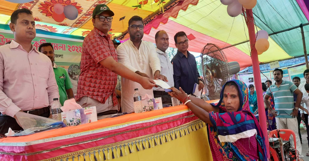 কয়রায় উদ্ভাবনী কৃষি মেলা