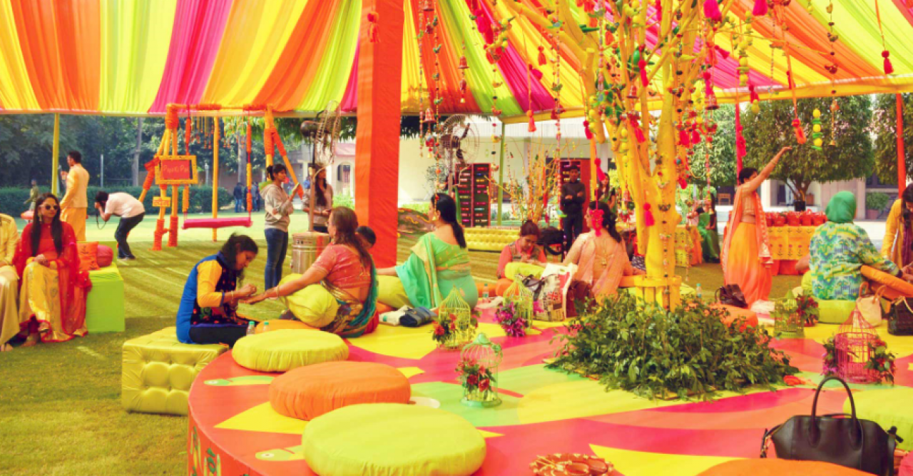 চরফ্যাশ‌নে বি‌য়ের ধুম পরায় ডে‌কো‌রেশন কর্মীরা ব্যস্ত সময় পার কর‌ছেন