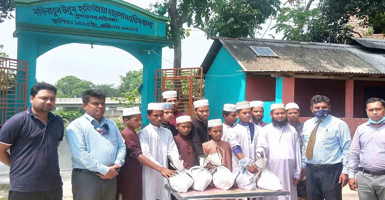 পুষ্টি সপ্তাহে এতিমদের মাঝে খাবার বিতরণ