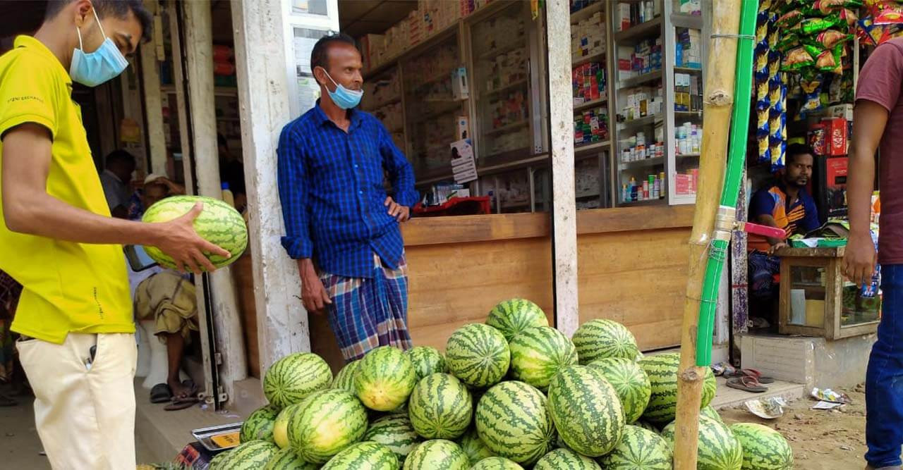 আধা মণ পেঁয়াজে একটি তরমুজ