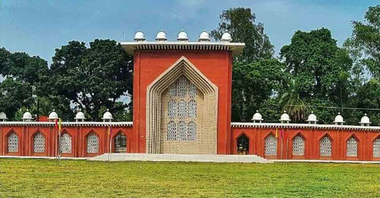 ঈদুল আযহার জন্য প্রস্তুত হচ্ছে গোর- এ শহীদ বড় ময়দান