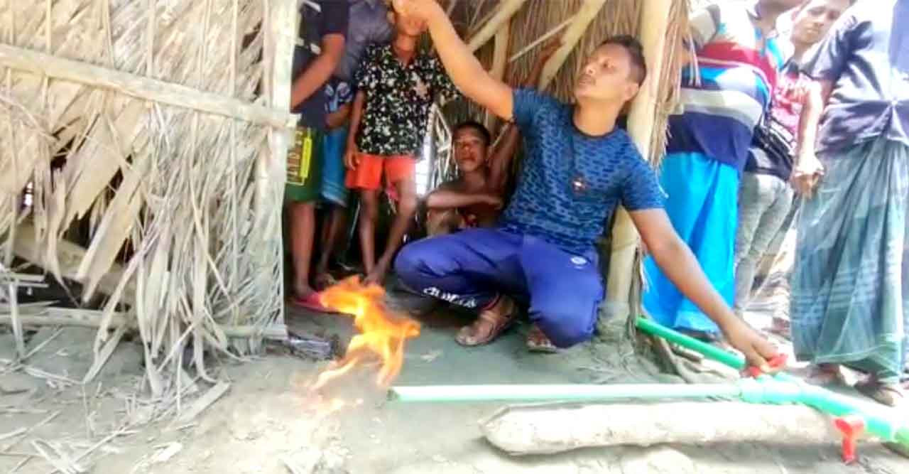 মোংলায় মাছের ঘেরে গ্যাসের সন্ধান, চলছে রান্নাও