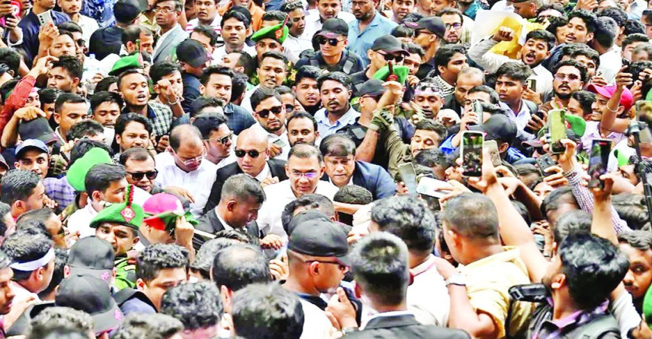 স্থিতিশীল রাজনৈতিক পরিবেশ গড়তে শিক্ষার্থীদের সহযোগিতা চাইলেন প্রধানমন্ত্রী